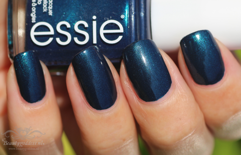 essie_taking_center_stage_04