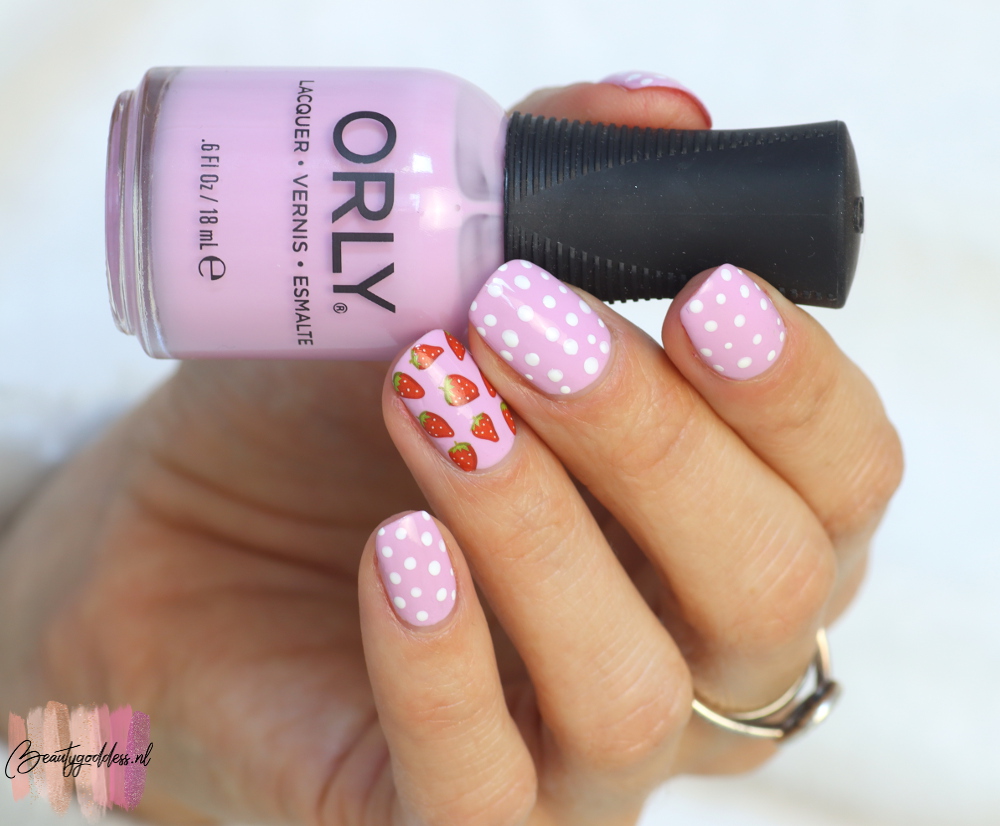 Spring pastel strawberry nailart