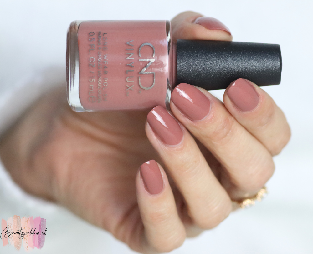 CND VINYLUX Toffee talk