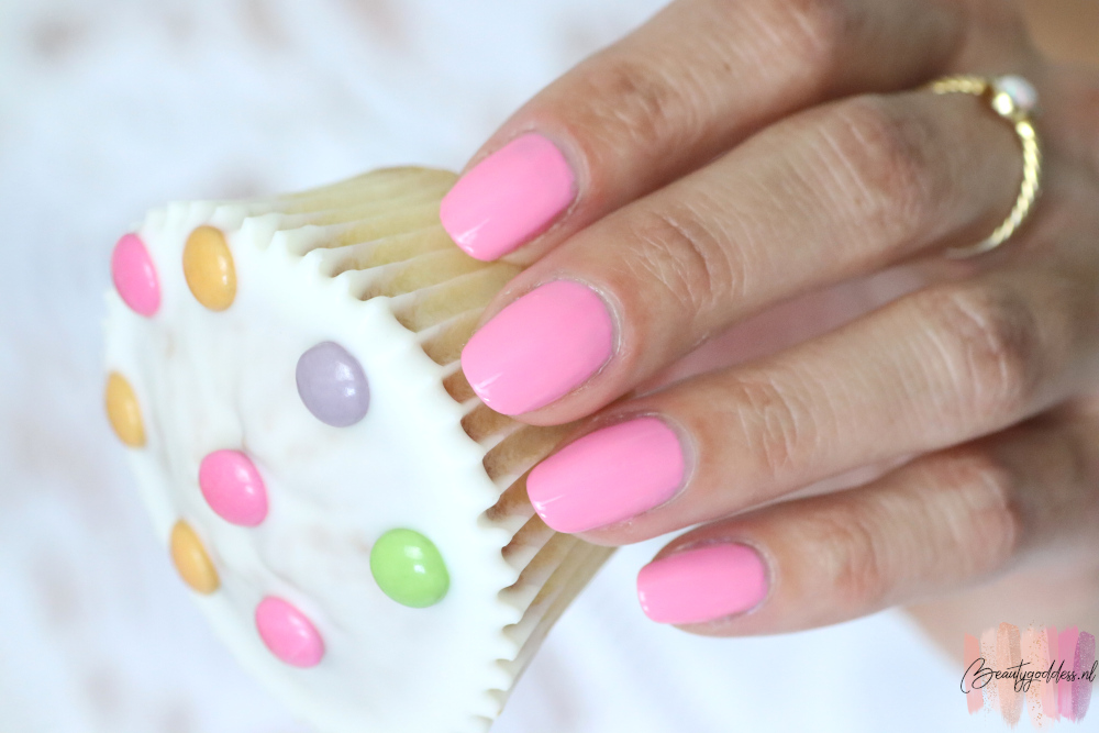 Sally Hansen Pink an outfit